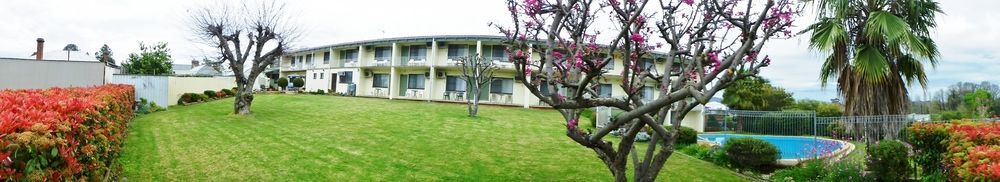 Harriet House Tumut Motel Ngoại thất bức ảnh